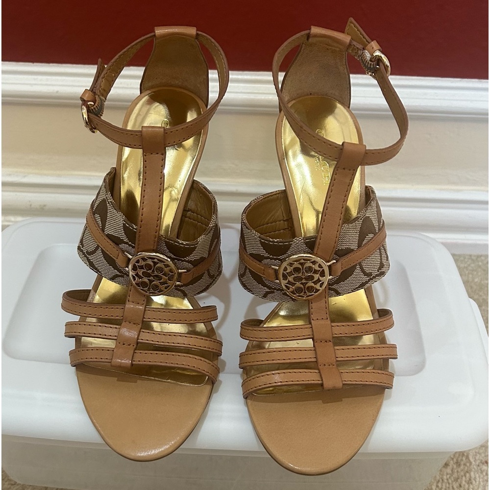 Coach beautiful tan sandal size 7.5.